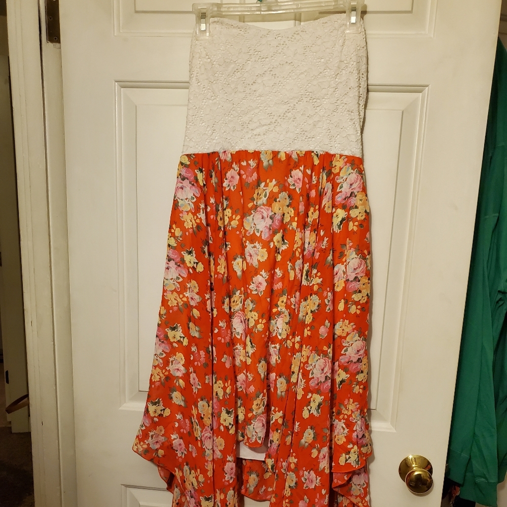 Flirty Strapless dress with back cutout